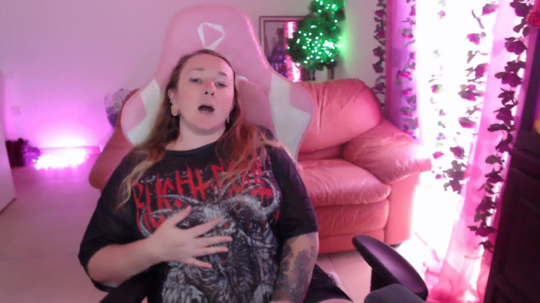 Kisicaxx: Con cu tôn thờ nói chuyện tục tĩu