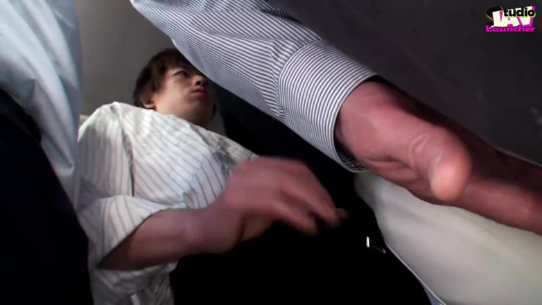 Studio JAV Launcher: 버스의 긴장감, 남편 옆에서 위험한 순간이 벌어지는 젊은 마누라 - 1씬 1
