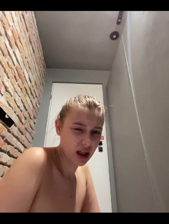 JuiceLussie: Großer schwanz fickt mich im anal im fitnessstudio