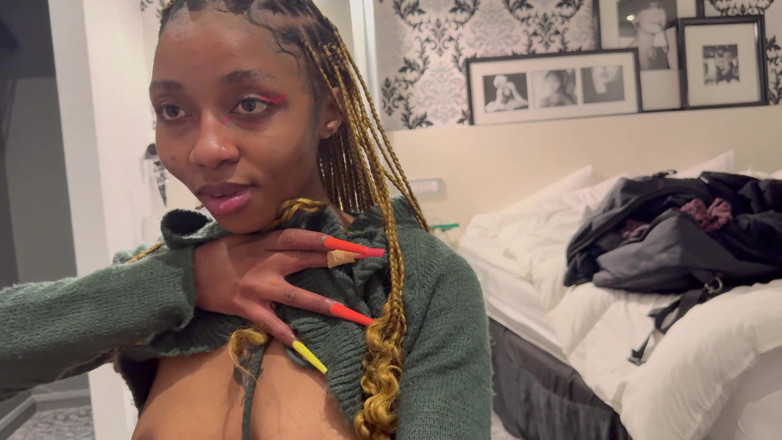 Slut Me Out: Pequena pequena ébano é curta em seu aluguel