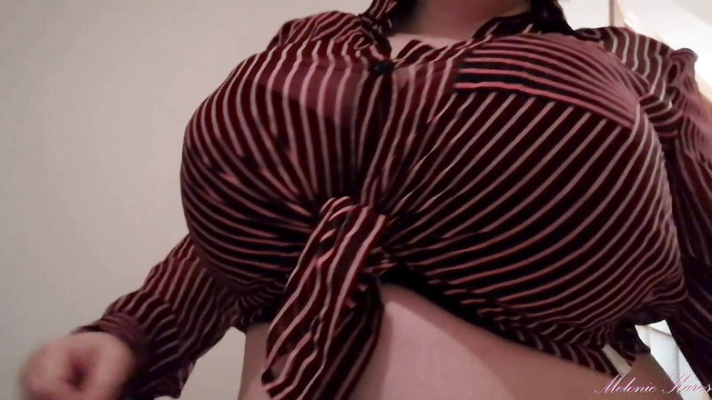 Melonie Kares: Blaus hitam bertetek besar melantun sudut pandangan pertama