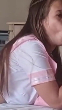Blondýnka kouří