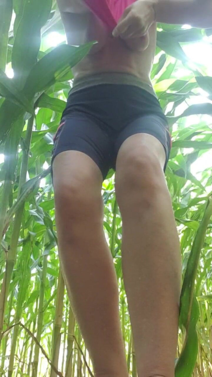 JulieEroticDress: मकई के खेत में धारा निकलना