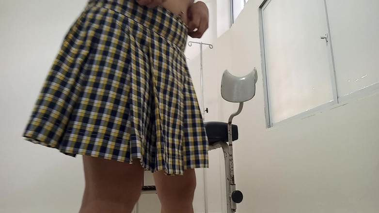 Martin13: Студентка мастурбирует во время гинекологического осмотра, доктор поражен огромным подвигом