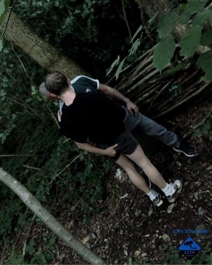 itapapixxl: Twink přistižena v lese při kouření velkého ptáka děda