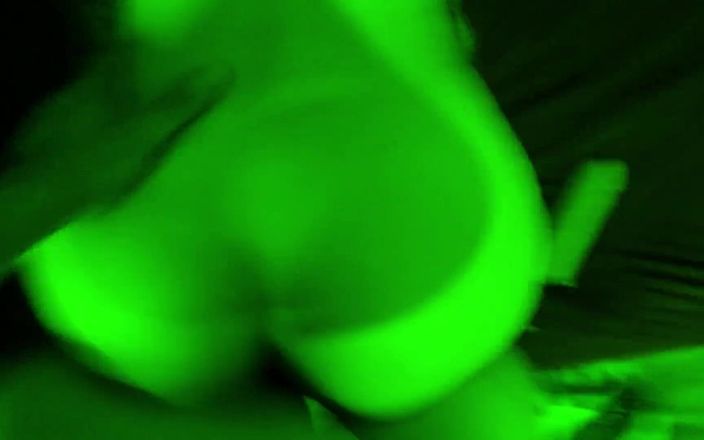 Perv room: Hulk she-hulk amcığını yeşil bir kaltak gibi sikiyor