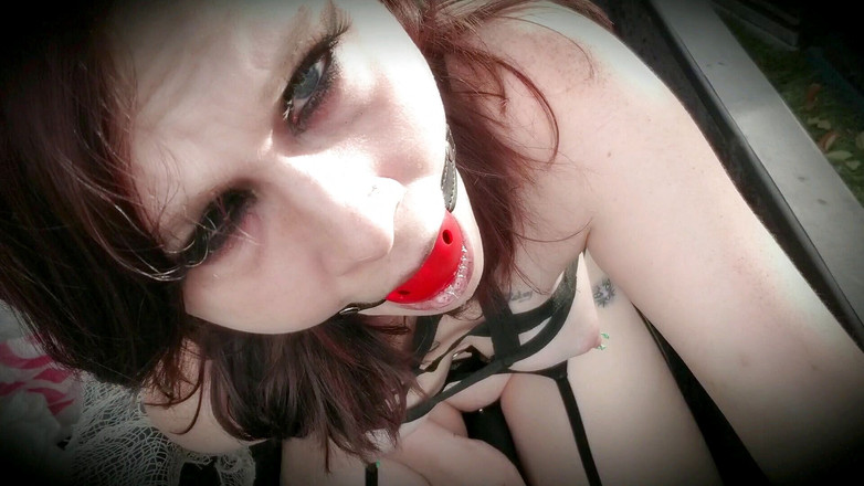 Kayci Kitten: 吸血鬼睾丸自慰