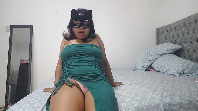 PATY PATY: Bersendirian di Rumah Membuka pakaian Semasa Menari Dan Menyentuh Diri...