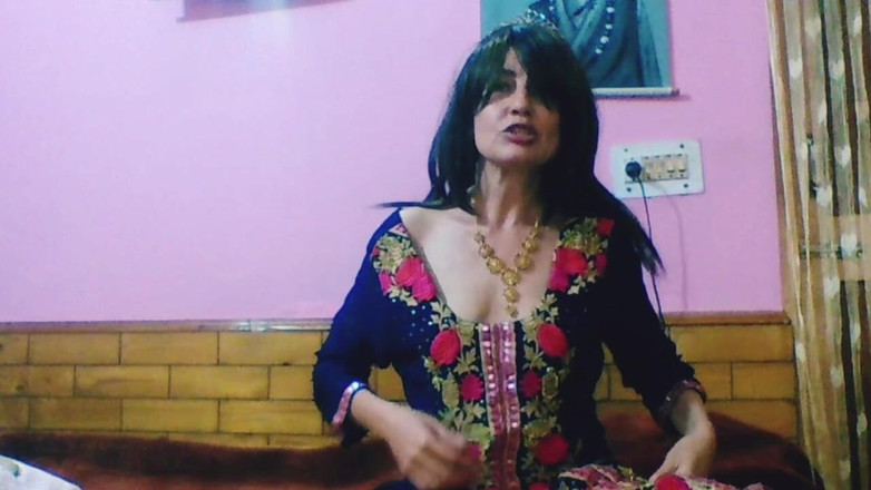 Bolly Karma: Дружина рогоносця любить трахати чорношкірого хлопця.