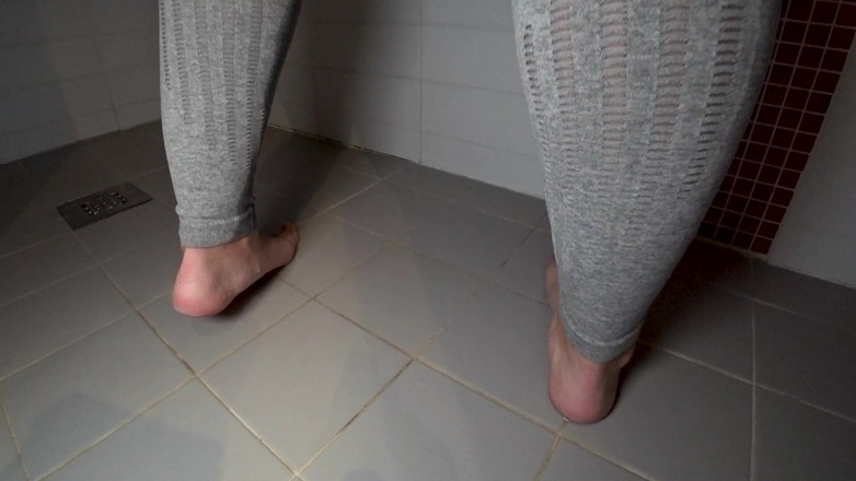 Booty_assx: 通过紧身裤撒尿