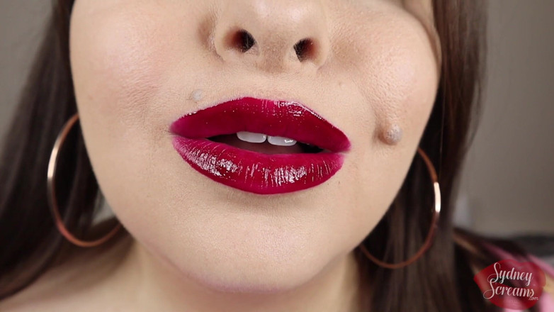 Sydney screams fetish: First Date Kissing