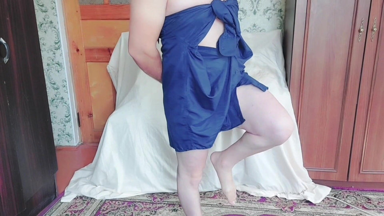 Kitty_Cross: T-shirt pria biru berubah menjadi gaun seksi wanita