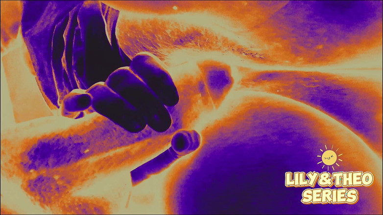 Lily & Theo: Casada milf brinca com um pau grande, buraco de bunda é...