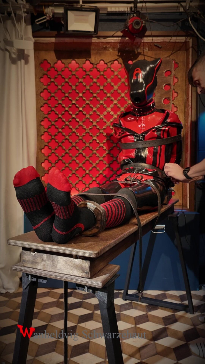 Wanheldvig: Slave Drone Tickling Session Silicone Suit, Socks &amp; Merciless Sole Play