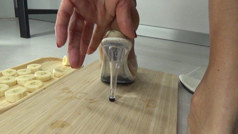 AnnaBUST: I Crush Bananas with My High Heels