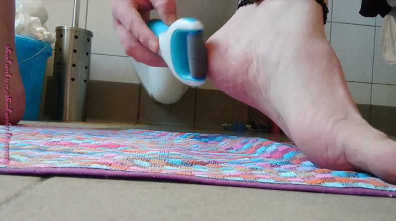 Carmen_Nylonjunge: My little pedicure ** Left **