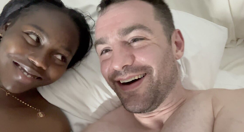 Andres Acosta: Piccola troia ebano sborrata dentro da un grosso cazzo bianco...