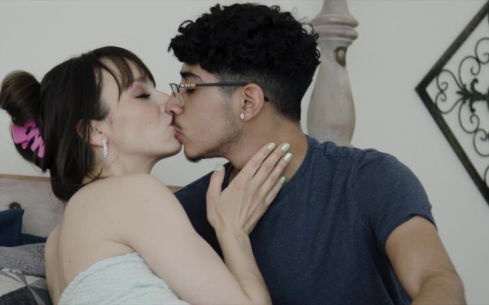 Sweet Sinner: Intercambio de madrastra 9 escena1 milf cachonda necesita ser follada