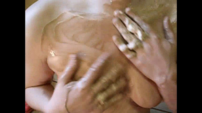 Littlevixen: Haley berbogel dengan coklat disebat krim