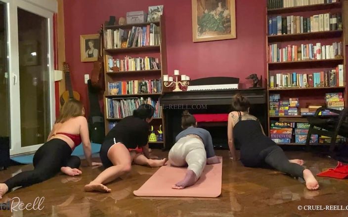 Cruel Reell: 4 meisjes yoga