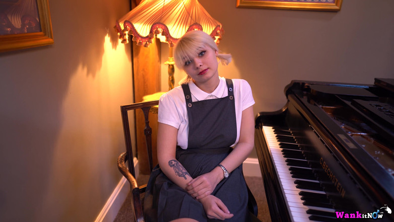 Wank it Now: Baby Dolliiy - pene per i pianisti
