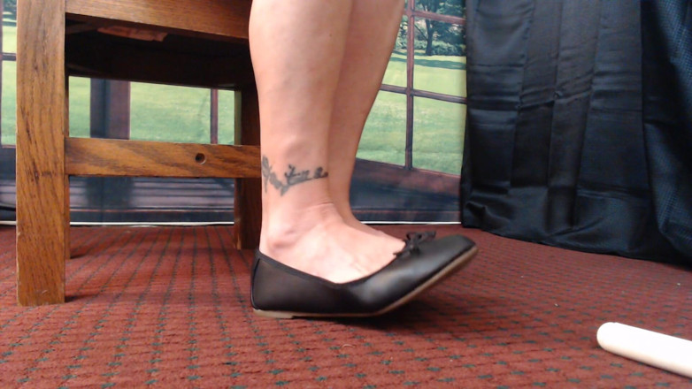Abby Anna: Close up ballet flats dangle play natural