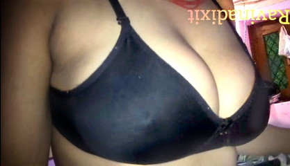 Couple's Diary: Ravina zuigt en neukt hard op zijn hondjes met Hindi-stem