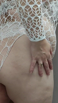 Sexy White Garment Seduces Sexo
