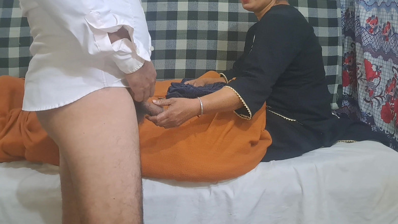 MHM: Schwarzer anzug bhabi neckt ihr dever spielerisches desi-rollenspiel