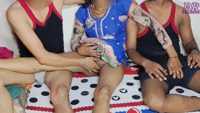 DeepReenu123: Derin ne apni kız arkadaş ko apne arkadaş ke sath...