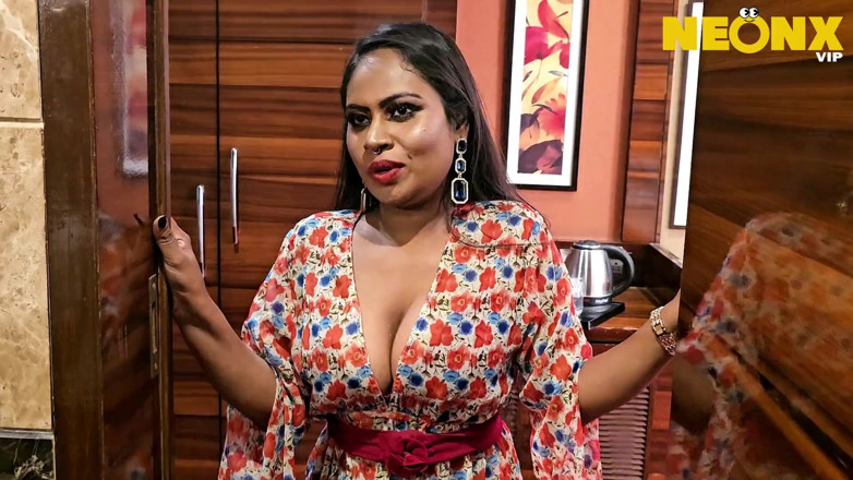 NeonxOTT: Indian Horny Waitress Hardcore Fucked with Client in Hotel Room!