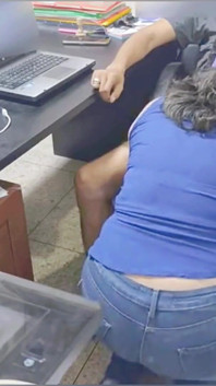 Colega mea a vrut să iasă la petrecere, dar doar eu o pot fute
