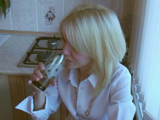 Russian sluts: That horny blondie doesn&#039;t like the taste of her boyfriend&#039;s...