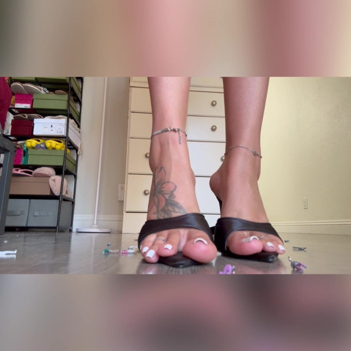 Tan feets: 발 뒤꿈치와 맨발로 하이힐을 신고 맨발로 자지 빨아주는 라티나 Tanfeets GiantesS POV