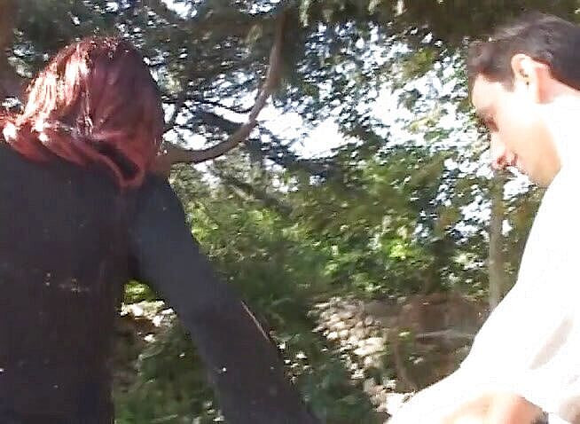 MILF my Cock: 红发熟女在户外被舔舐并被干