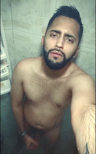 Camilo Brown: Masturbándose en la ducha