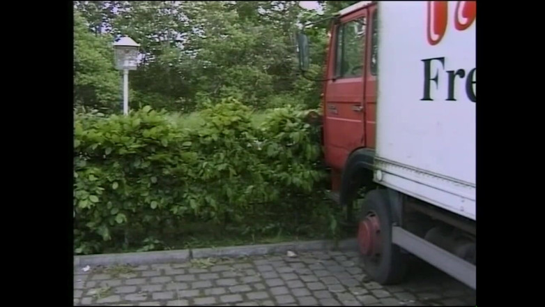 Forte Porno: Mamă sexy fantastică futută de un camionagiu în cine ejaculează pe țâțele...