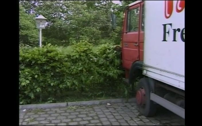 Forte Porno: Fantástica milf follada por camionero en quien se corre en...