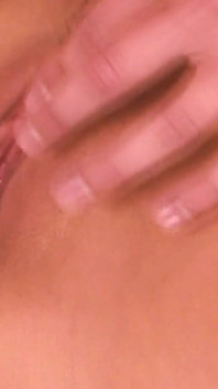 Cewek sange ini lagi asik muasin memeknya pakai jari & mainan seks dildonya sampai muncrat berkali-1_brunette kali