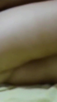Ma prof de yoga m’a enculée et m’a fait squirter.