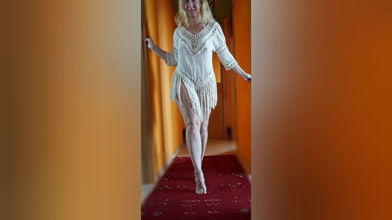 Selena701: Selena's poserende seksspelletjes