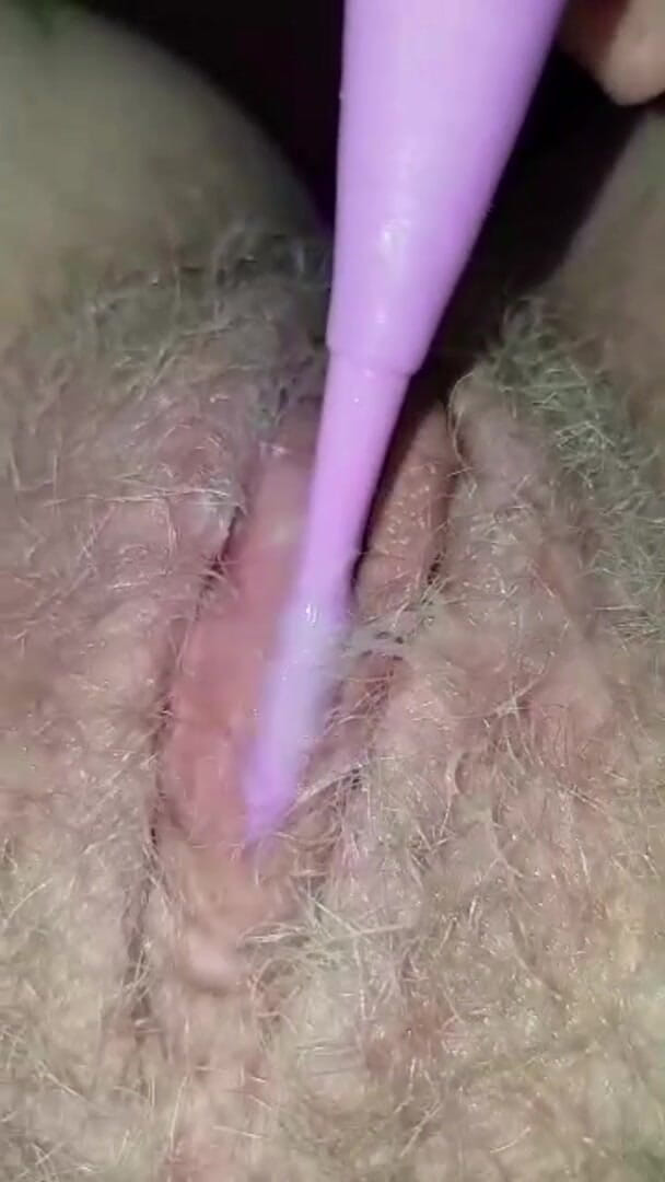 KittieNoOne: Gioco con la mia figa pelosa