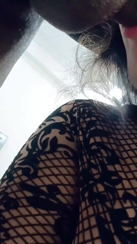 Mere New Stepdad Stepmom Ke Liye Bra Laye Aur Maine Unhe Pehan Ke Dikhaya Aur Fir Meri Gulabi Chut Chudne Ke Liye Machalne Lagi.
