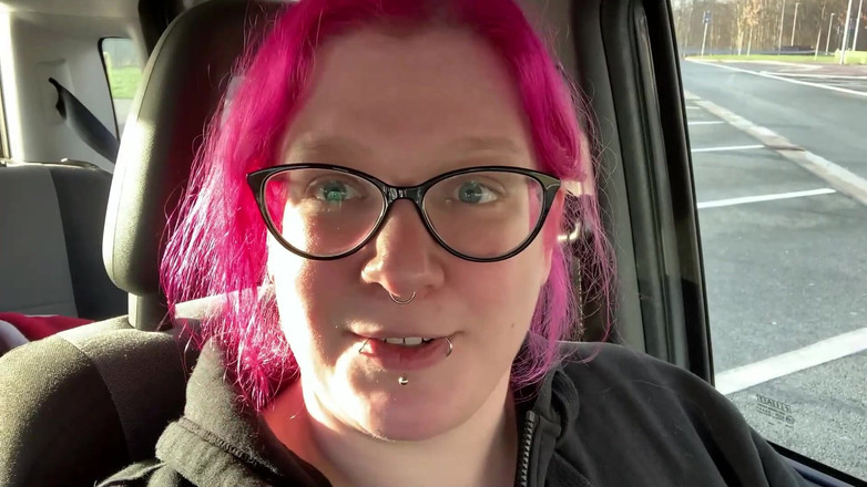 Abby Strange: 微胖德国女郎abby Strange - 小便合集，户外撒尿