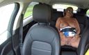 Nude Chrissy: Gioco sul sedile posteriore