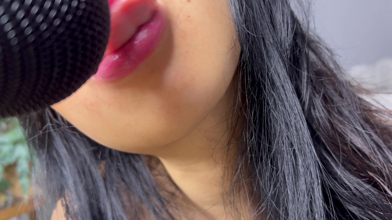 Asmr_mouth: 性感的 yeti Mic 舔