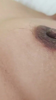 Para la fantasía, el esposo ató a su esposa e hizo sexo hardcore muy romántico con ella