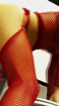 Farrah Fox suce et baise une bite anonyme au gloryhole