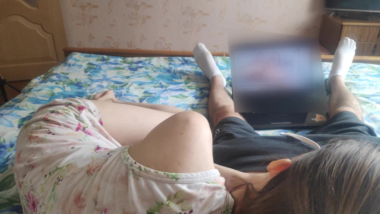 Sasha Green: Masturbuje a saje ptáka nevlastnímu bratrovi při sledování porna