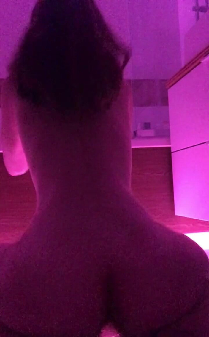 Soft Vulgar: 我真的很喜欢我的假阳具，但它与真实的东西相比不上...